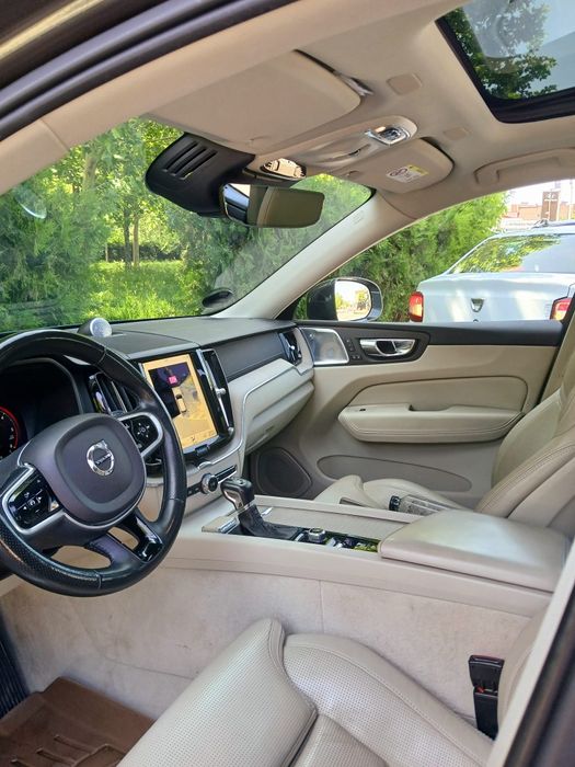 Volvo XC60 B5 235CP AWD 4x4- INSCRIPTION-