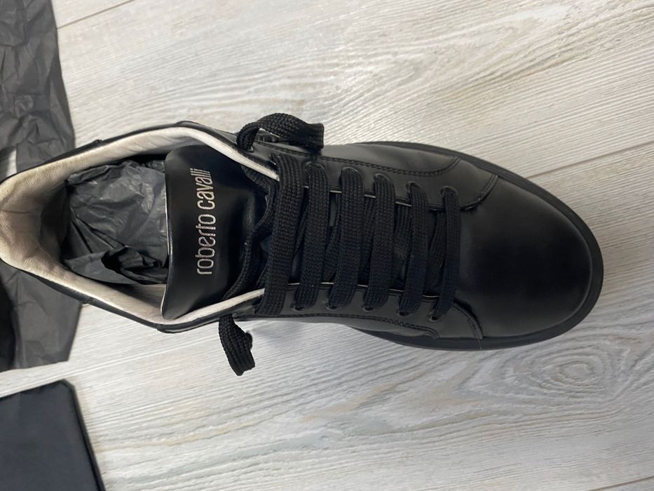 Продавам обувки Roberto Cavalli