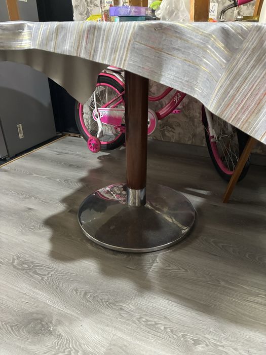 Круглый стол 130×130 см — 250 000 сум