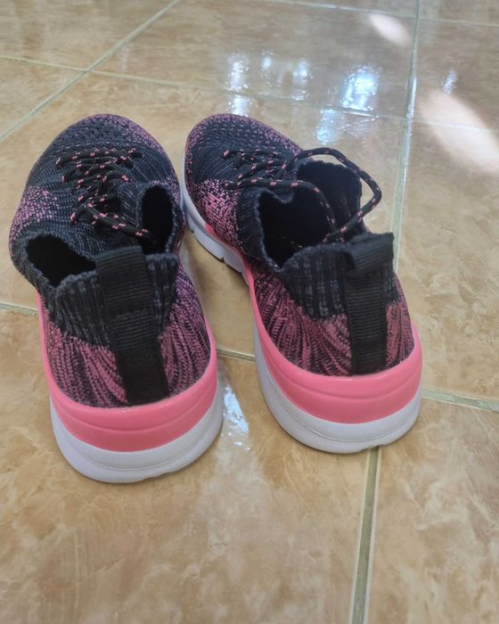 Pantofi noi sport