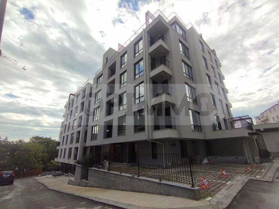 Продава се Двустаен апартамент в Варна, Изгрев - 94 кв.м за 2000 €/кв.м - Снимка #1