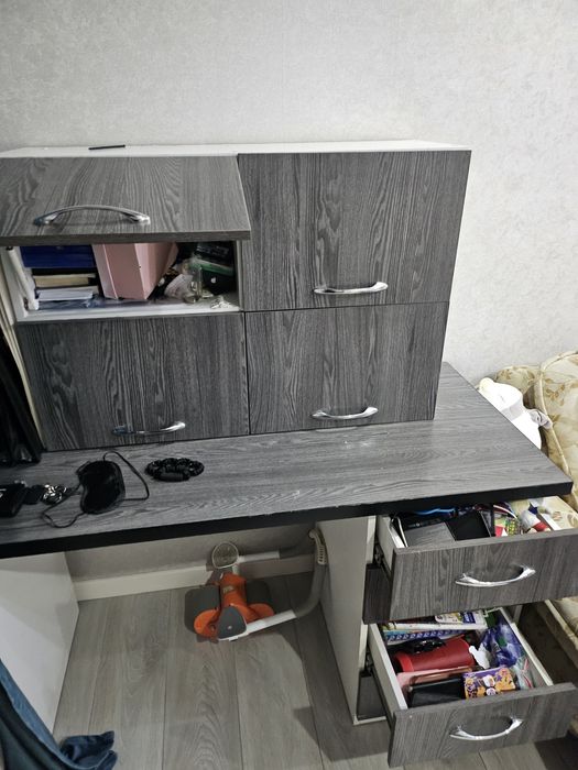 Продам полка-стол в нормальном состоянии