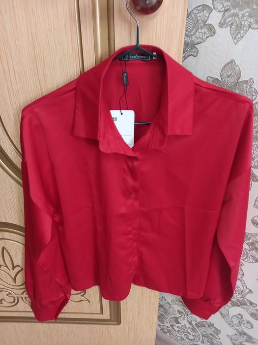 Блузка атласная 42 размер