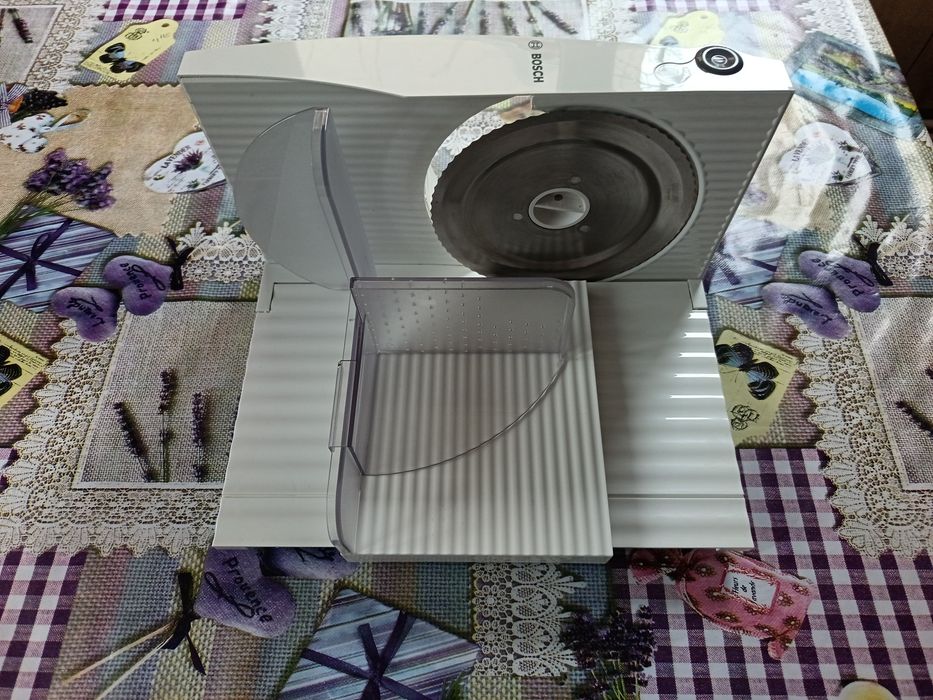 Feliator mezeluri Bosch