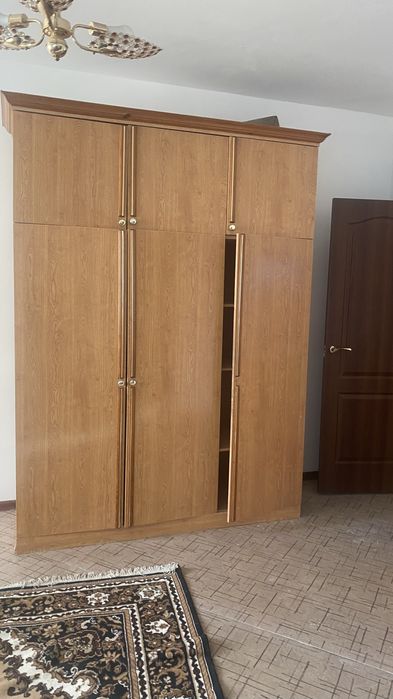 Отдам спальный шифоньер с комодом