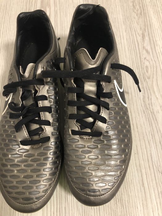 Ghete de fotbal nike marimea 40 in conditii bune