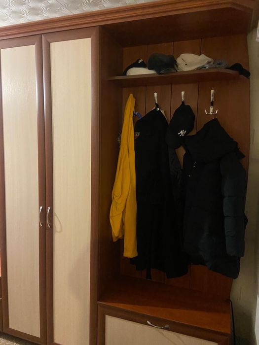 Продам шкаф в прихожую