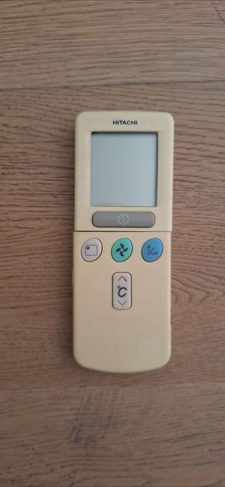 2 броя климатици Hitachi с едно външно тяло- идеални