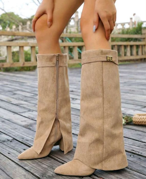 Велурени ботуши с ток