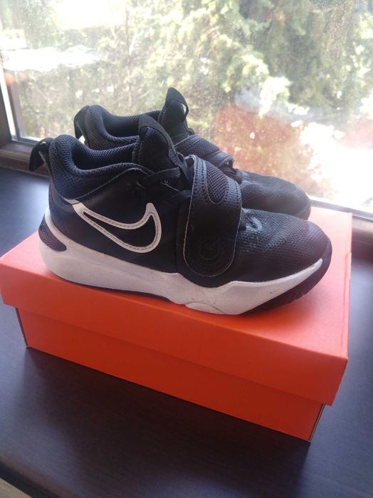 Баскетболни обувки  Nike Team Hustle с кожа