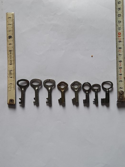 Малки стари ключета,ретро и ламаринен предпазител за печка