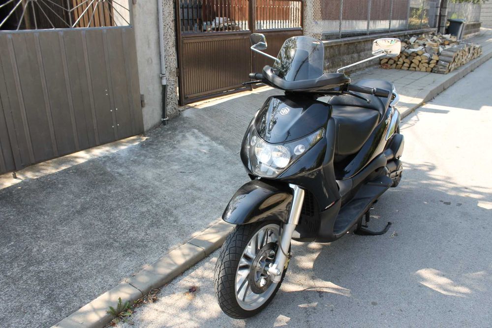 Скутер Piaggio Beverli 400ie Tourer