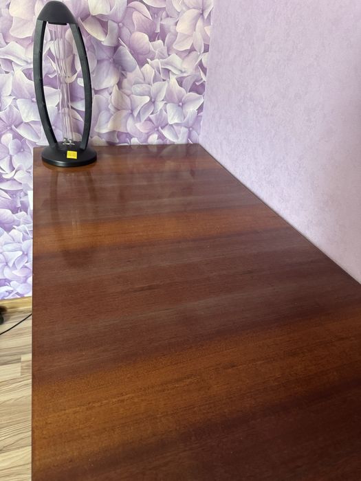 Стол деревянный (лакированнный)