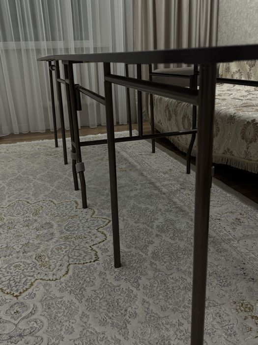 Продам стол в гостинную/кухню