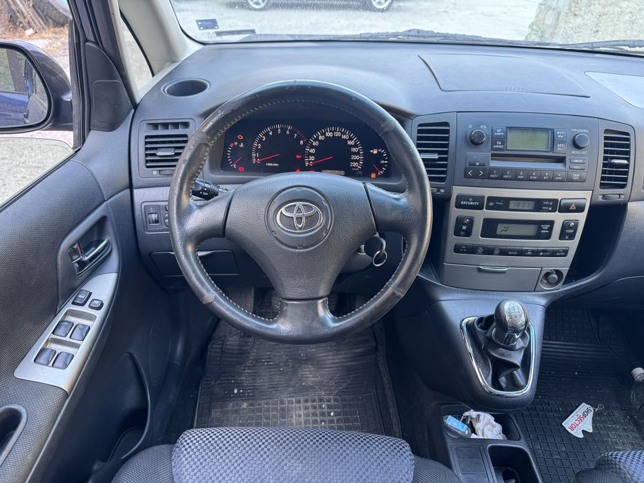 Toyota Corolla Verso 1.6i 110кс 2004г На Части