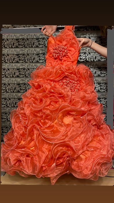 Продается праздничное платье, наряд красной шапочки ,