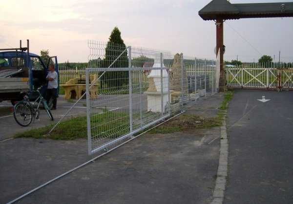 Garduri din plasa bordurata, tabla cutata si alte modele disponibile