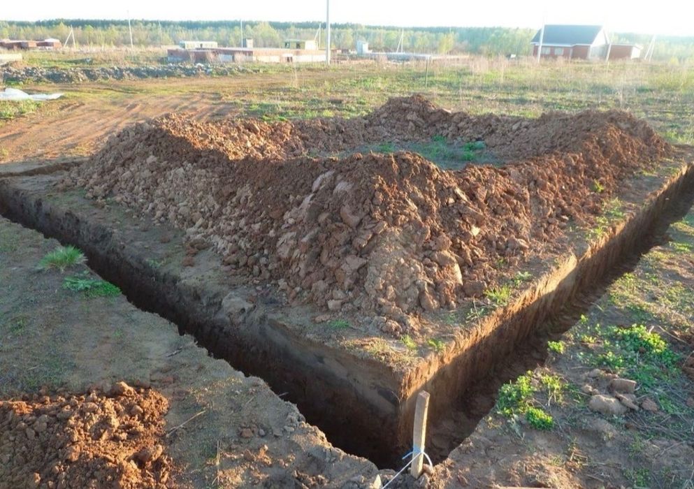 Копка траншеи, копка огород, земли