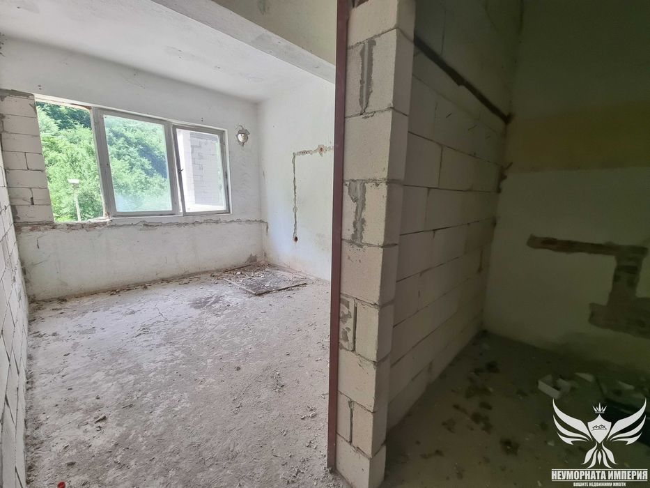 Продавам триетажен пансион/хотел с 2200РЗП в гр. Лъки,обл.Пловдив