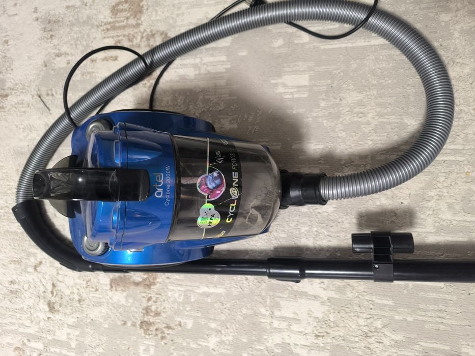 Продам пылесос artel