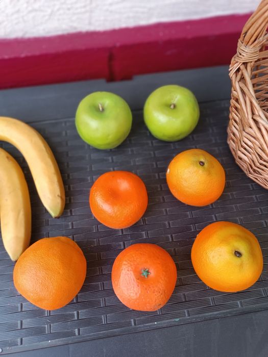 Декоративные фрукты  и цветы.