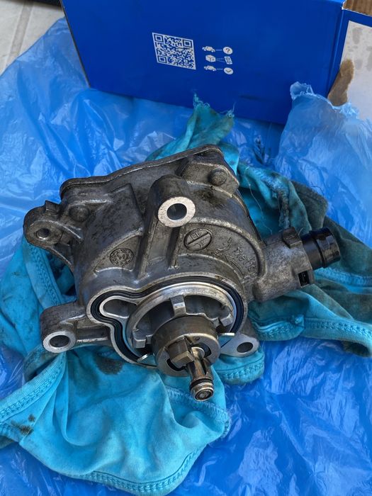 Pompa vacuum volvo xc60 an 2015