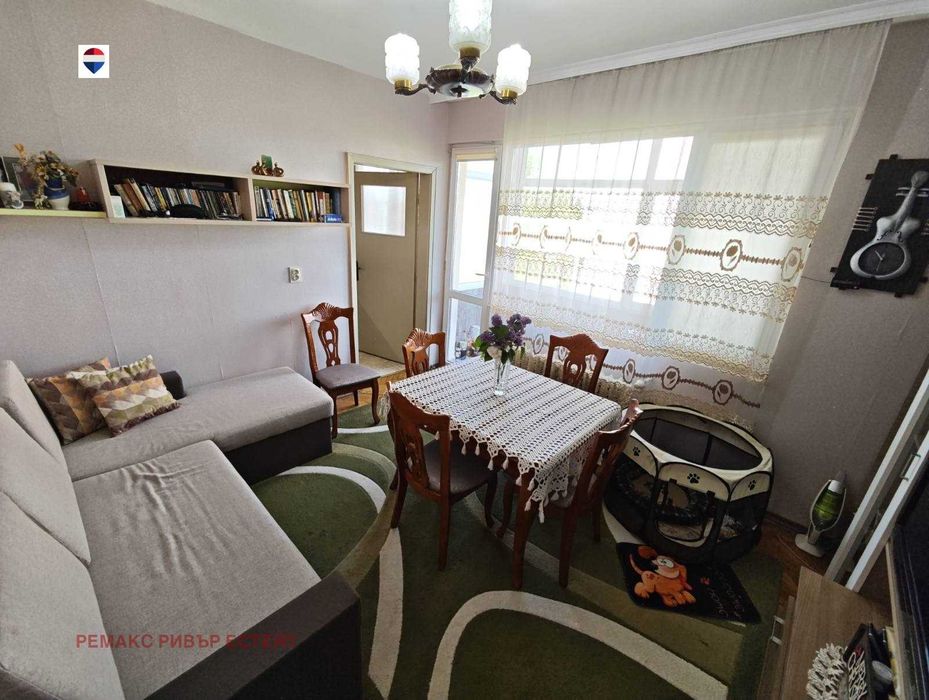 Продава се Тристаен апартамент в Русе, Възраждане - 86 кв.м за 1067 €/кв.м - Снимка #8
