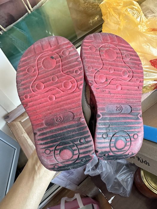 Отдам бесплатно детская обувь