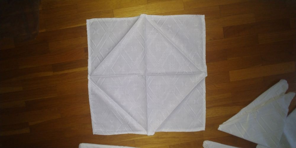 Нов комплект покривка и шест салфетки