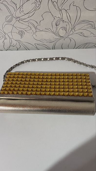 Продам сумочку в отличном  состояний