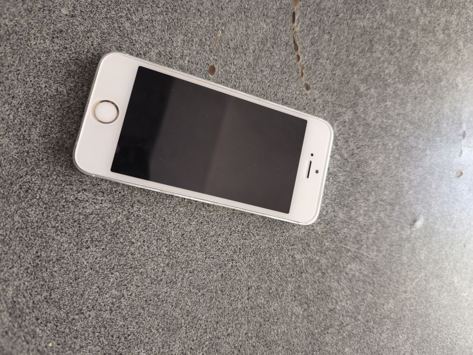 Айфон 5 S 16 гб в идеальном состоянии