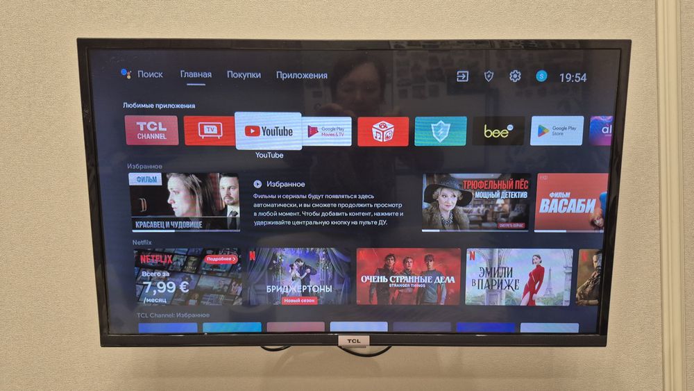 Продам телевизор TCL  диагональ 82см