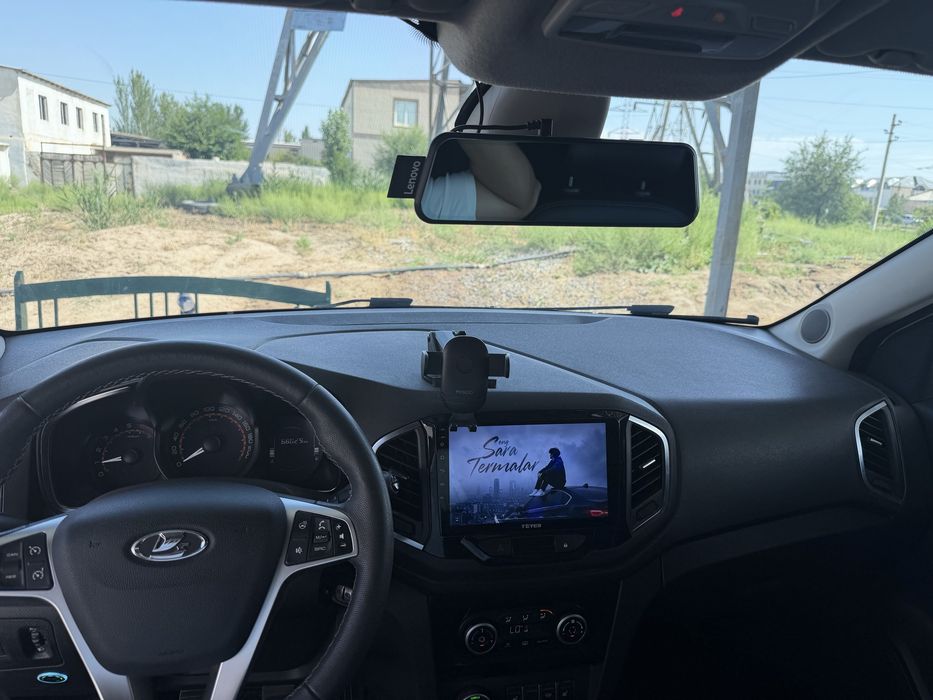 Lada xray cross sotiladi holati ideal bir qul moshina