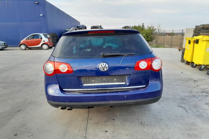 Lampa / Tripla stop dreapta pe aripa Volkswagen VW Passat B6