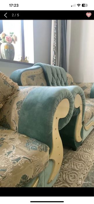 Продам срочно  диван в гостевой