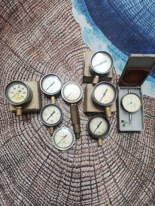 Продам манометр новые