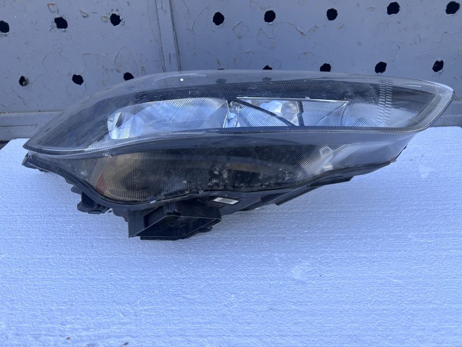 Far dreapta ford focus 3 facelift titanium/negru interior