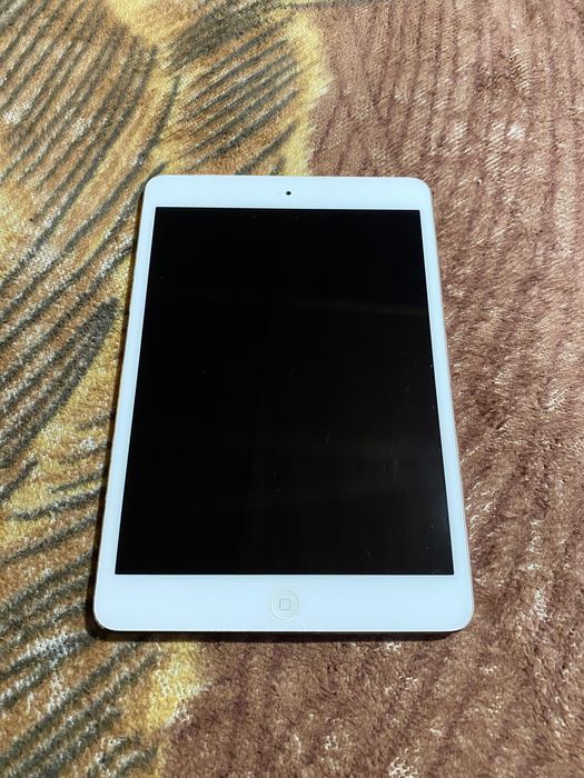 Продавам iPad mini 1