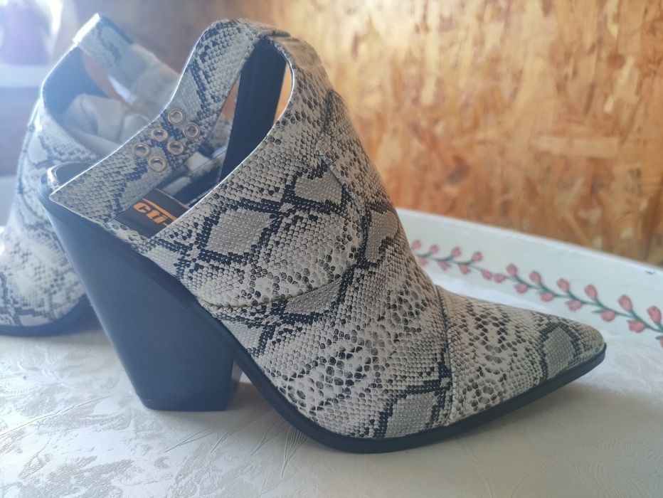 Сандали, нови с интересен дизайн