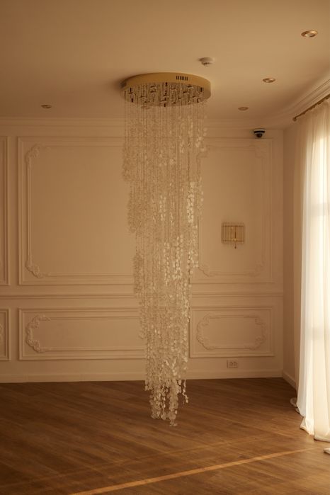 Продаем люстру редкую