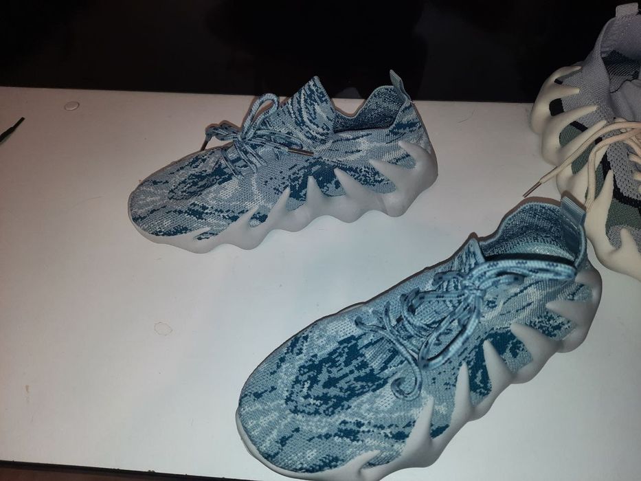 Новые, удобные кроссовки