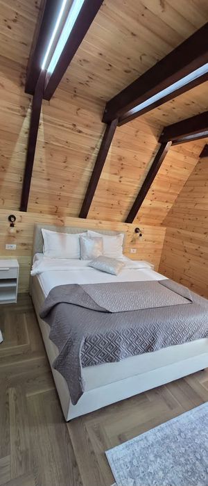 3 Cabane A-Frame Premium – Confort, Relaxare și Ciubăr Privat