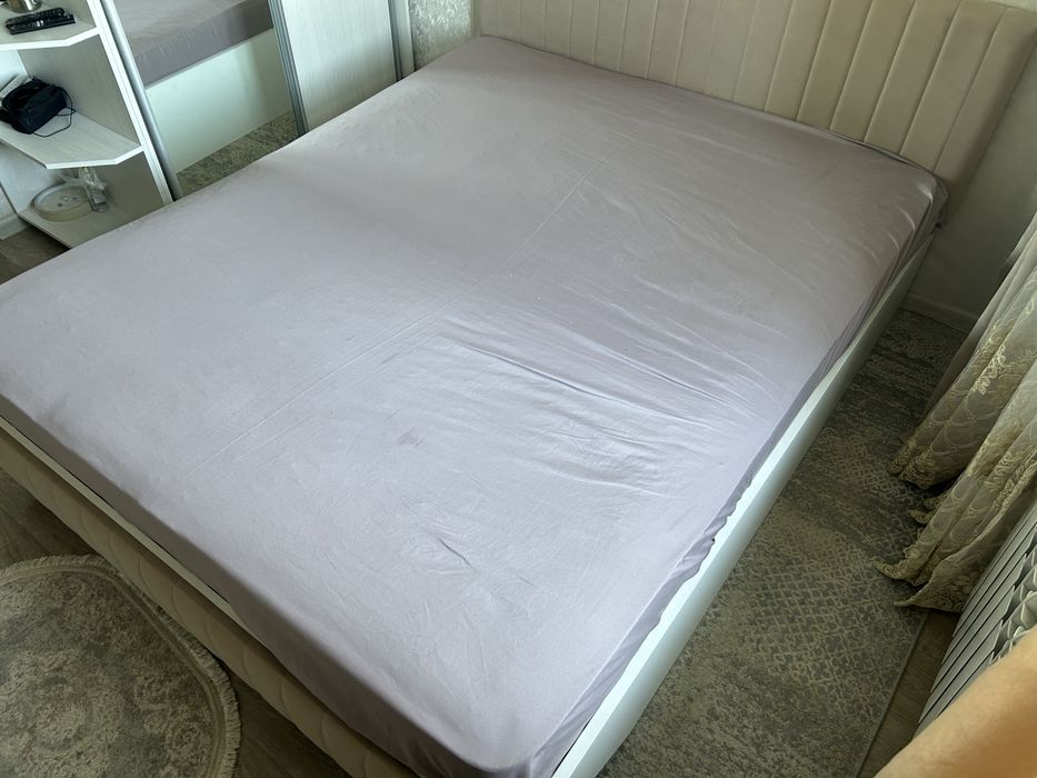 Продам двухспальную кровать