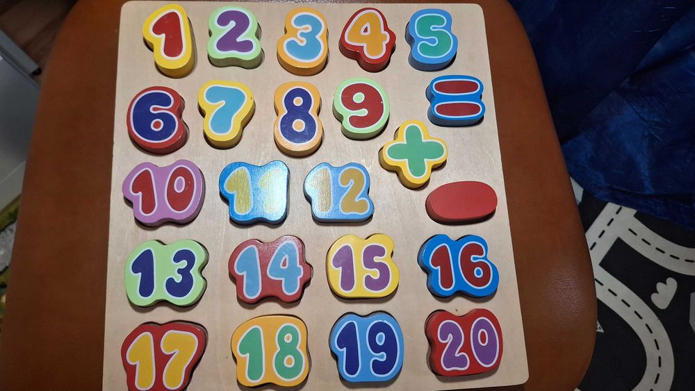 Puzzle incastru din lemn Cifre 1-20 și semne matematice
