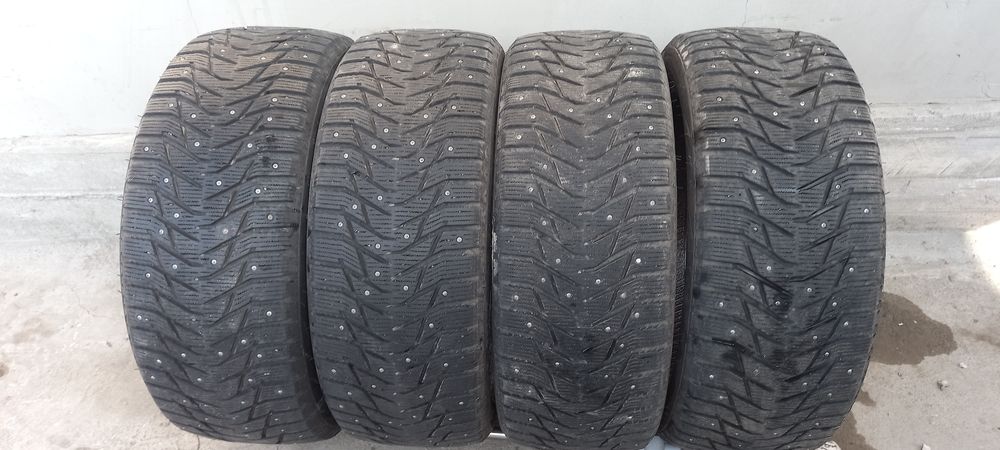 Зимние шипованный комплект