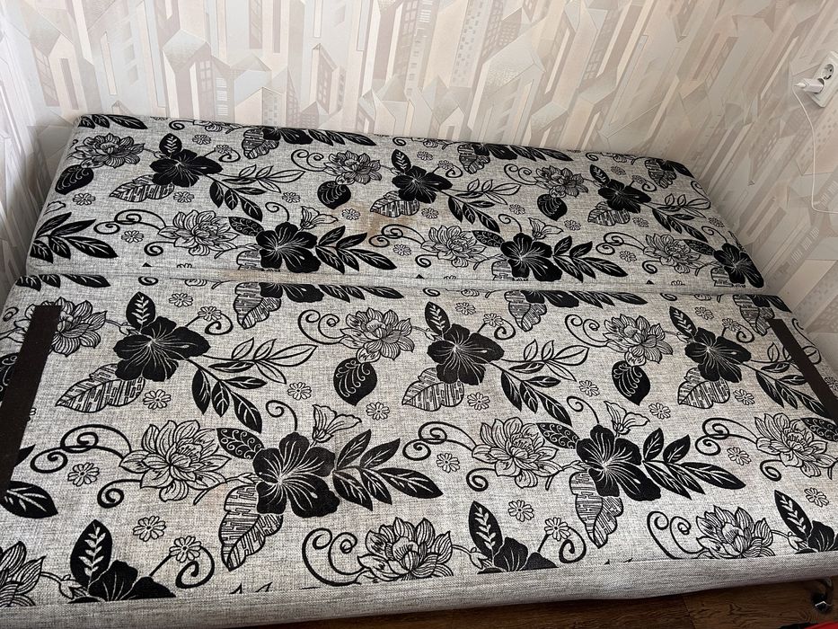 Диван двуспальный