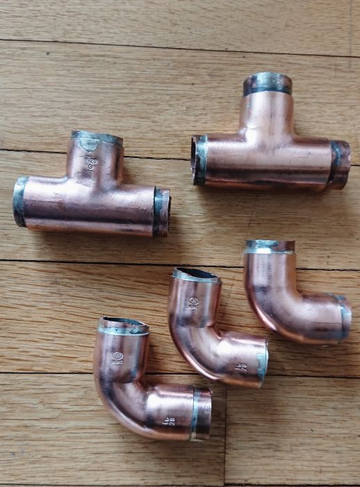 Фитинги медни 22 и 28х1.5 и за алум. вл. 25 и 22, парно и водопровод