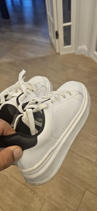 Кроссовки Zara детские, размер 33
Белые кроссовки Zara на утолщённой п