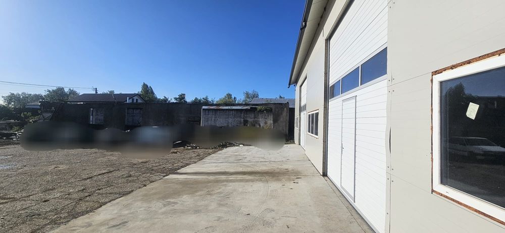 Vând hală cu birouri și teren betonat (50% cotă indiviză), Odobești,VN