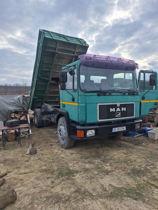 Man 18 t basculabil.